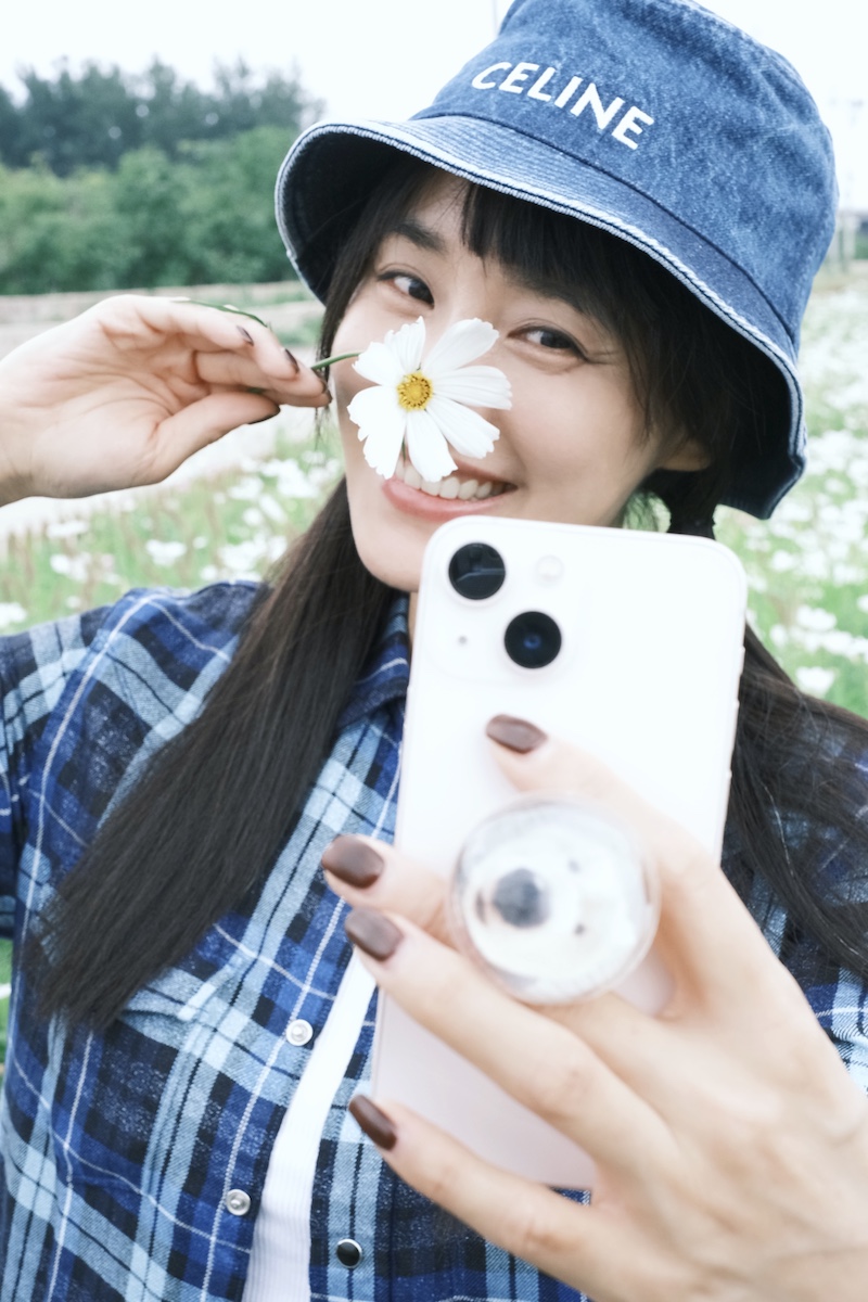 3、王智拈花自拍.JPG
