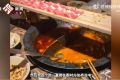 火鍋店把吃剩鍋底重新端給顧客 食品安全問題應(yīng)該引起重視